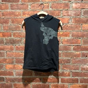 Youth large Under Armour sleeveless hooded sweatshirt.